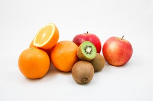 https://pixabay.com/en/apples-kiwi-oranges-fruit-vitamins-428075/
