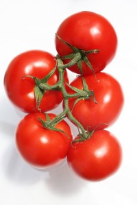 https://pixabay.com/en/tomato-bunch-mature-red-food-473764/
