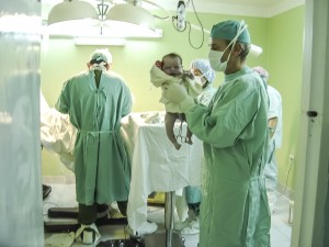 http://pixabay.com/en/baby-infant-born-hospital-doctor-210194/