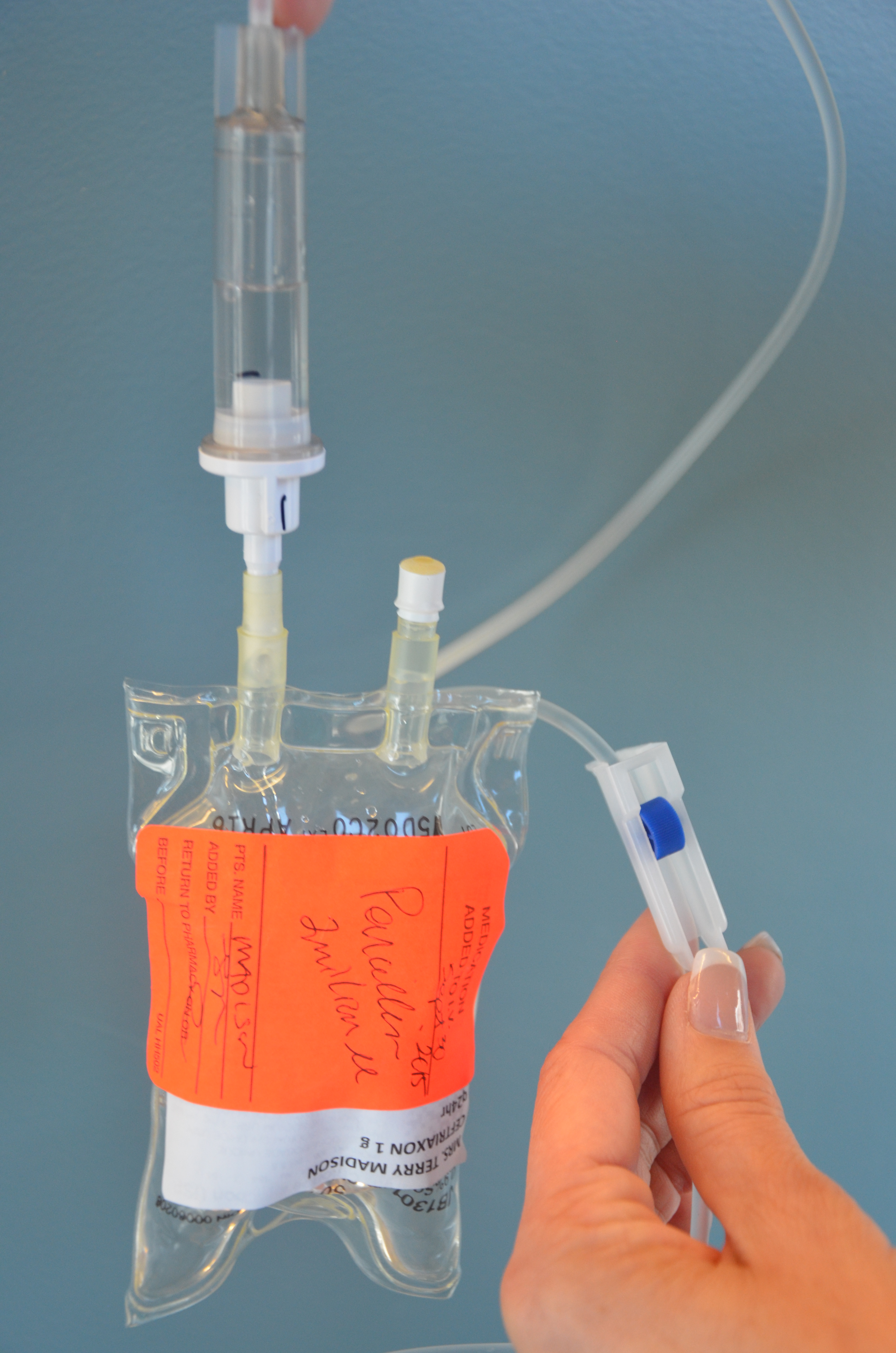 Piggyback system for intravenous therapy used in the hospital of the