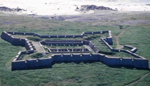 Prince of Wales Fort, built in the 18th century, is still an imposing stone structure ringed with cannons. (Photo: Ansgar Walk)