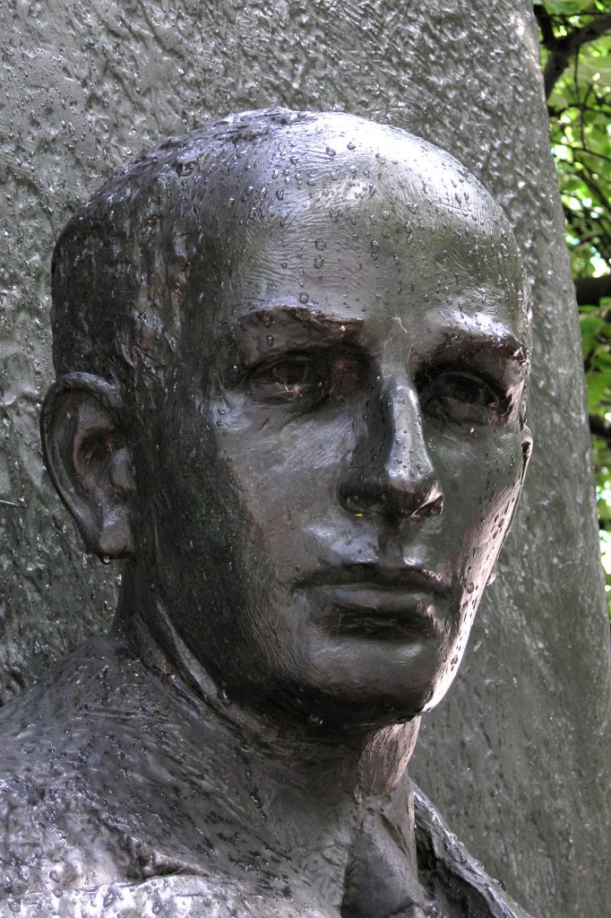 Sculpture of Raoul Wallenberg 