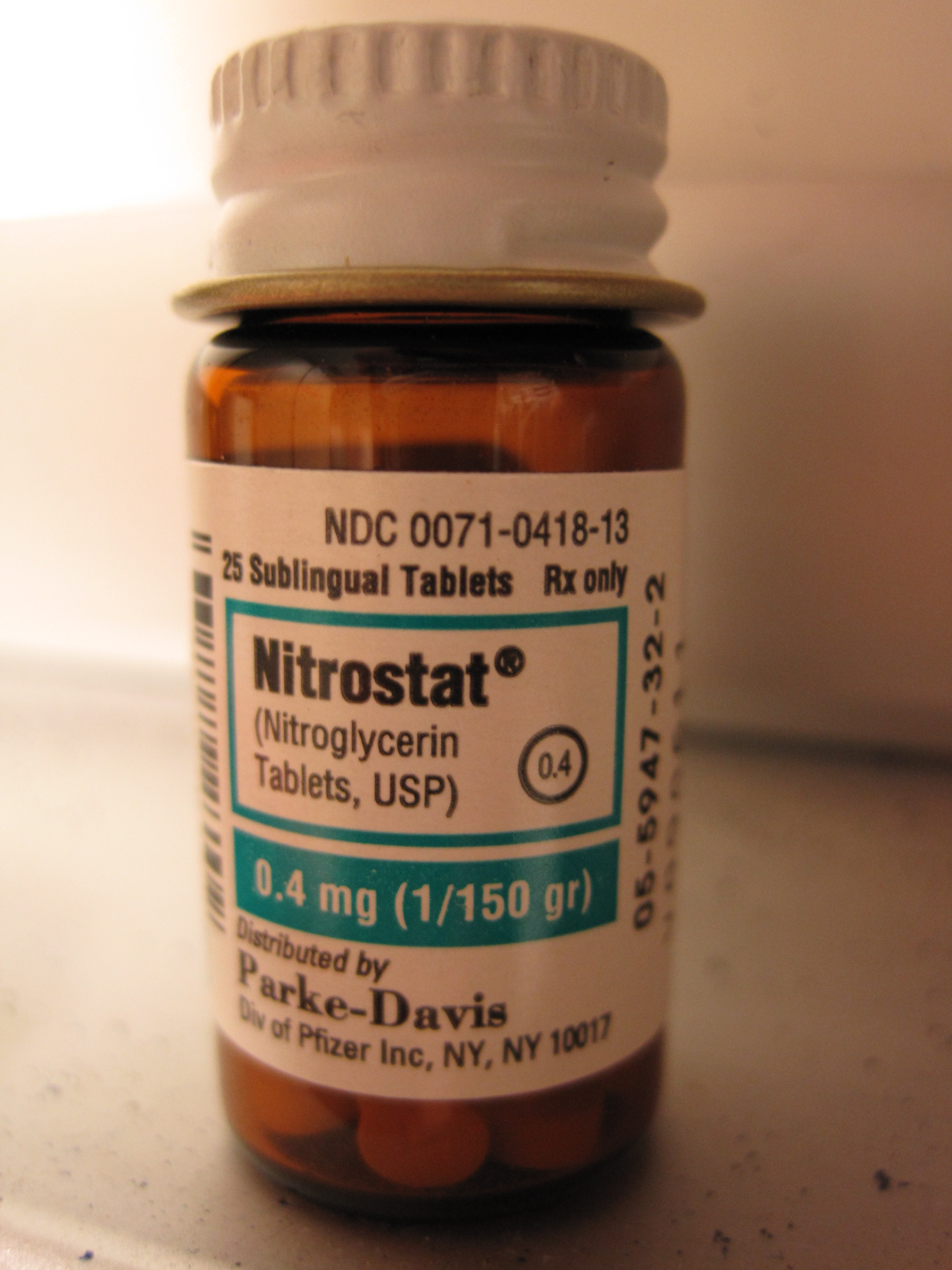 A bottle containing nitroglycerin tablets.