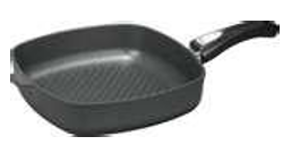 a frying pan with 4 corners and 4 equal sides