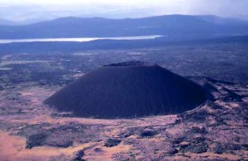 Cône Eve, situé près du mont Edziza dans le nord de la Colombie-Britannique, formé il y a environ 700 ans