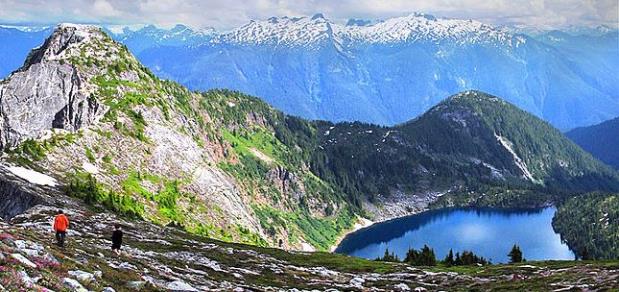 Figure 16.26 Lower Thornton Lake, a tarn, in the Northern Cascades National Park, Washington. [http://commons.wikimedia.org/wiki/File:Trappers_Peak_and_lower_Thornton_Lake.jpg ]