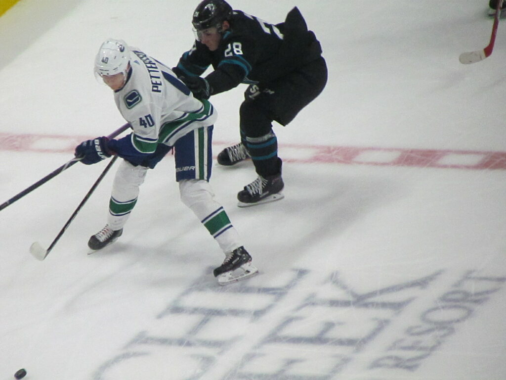 Hocky picture of Elias Pettersson and Timo Meier
