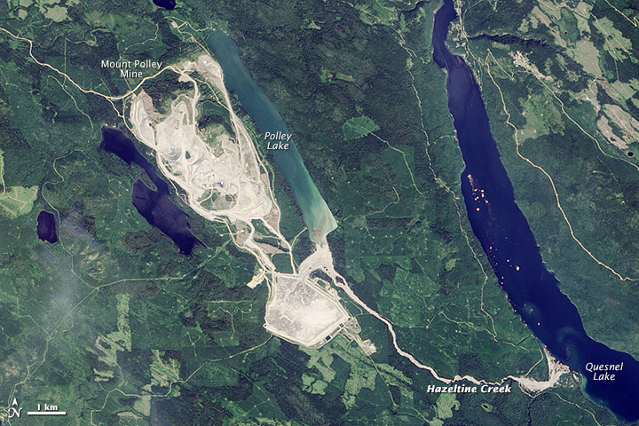 Figure 20.14b The Mt. Polley Mine area after the tailings dam breach of August 2014. The water and tailings released flowed into Hazeltine Creek, and Polley and Quesnel Lakes. [https://en.wikipedia.org/wiki/Mount_Polley_mine_disaster]