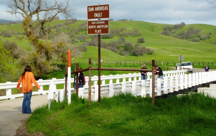 A bridge stretches across the San Andreas Fault between the Pacific and the North American Plates.