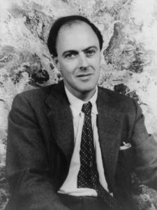 Photo portrait of Roald Dahl.